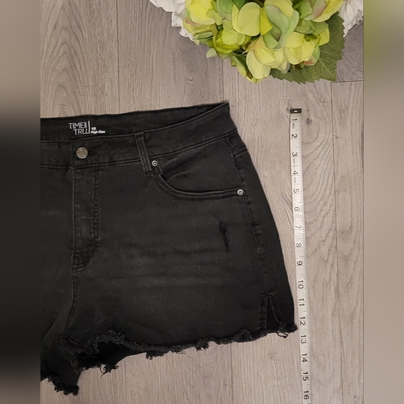 Time & Tru, frayed booty jean shorts, black, Size 16, High Rise - Picture 3 of 11